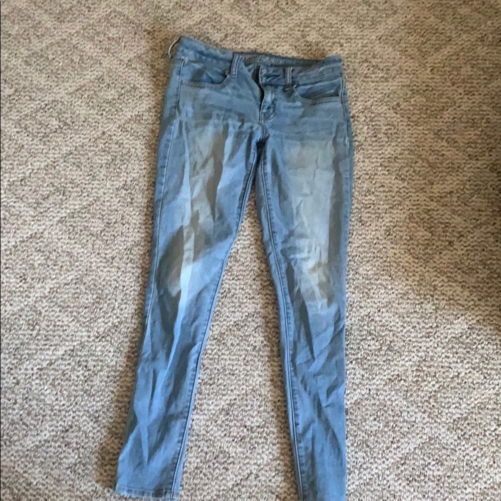 Light wash American Eagle skinny jeans